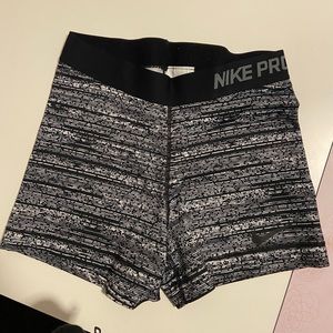 Black and grey Nike pro woman’s spandex